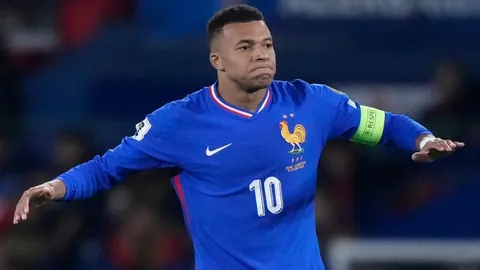 马库斯收到非国礼瓷惊喜，价值远胜国礼瓷，令人惊叹！